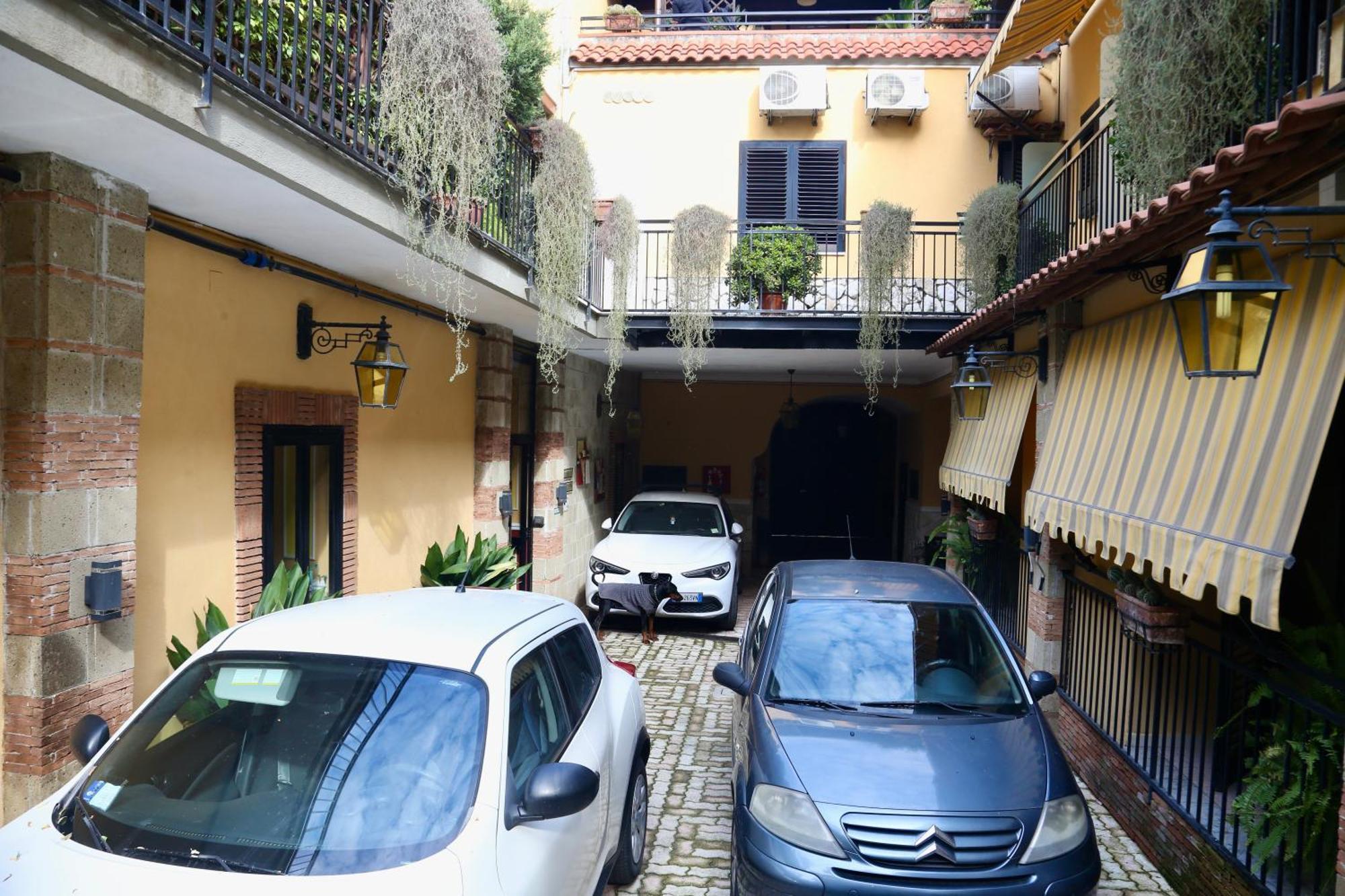 Hotel Amadeus Caserta Kültér fotó